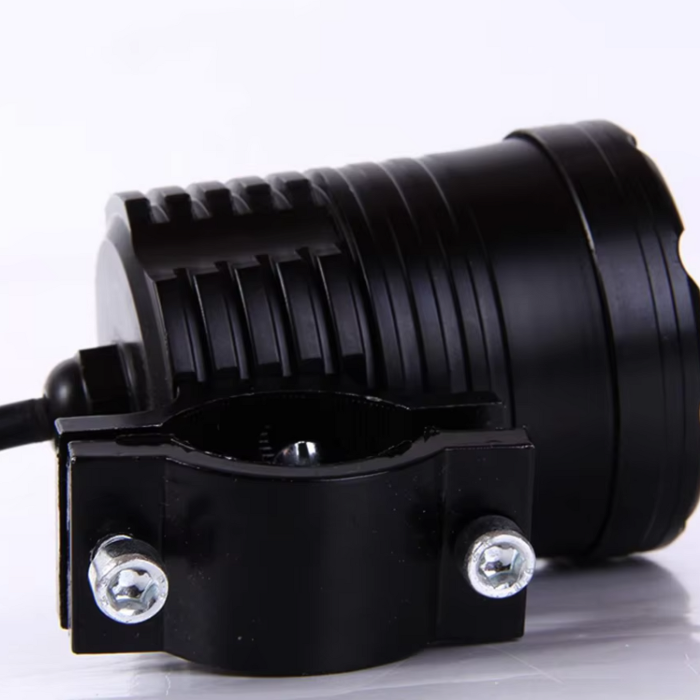 Phare Additionnel LED Universel mode feux de croisement, feux de route, flash stroboscopique au choix avec 6 LED puissantes